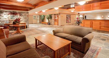 Ramada by Wyndham Pinewood Park Resort North Bay