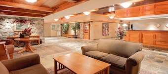 Ramada by Wyndham Pinewood Park Resort North Bay