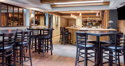 Ramada by Wyndham Pinewood Park Resort North Bay