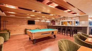 Poolside bar