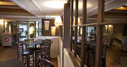 Ramada by Wyndham Pinewood Park Resort North Bay