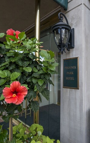 Exterior detail - Phoenix Park Hotel (Washington)
