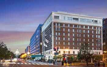 Hotel exterior and entrance at Phoenix Park Hotel