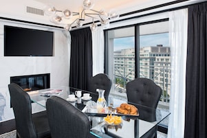 Congressional Penthouse Suite | Dining room