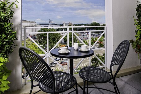 Phoenix Park Hotel - Image 2