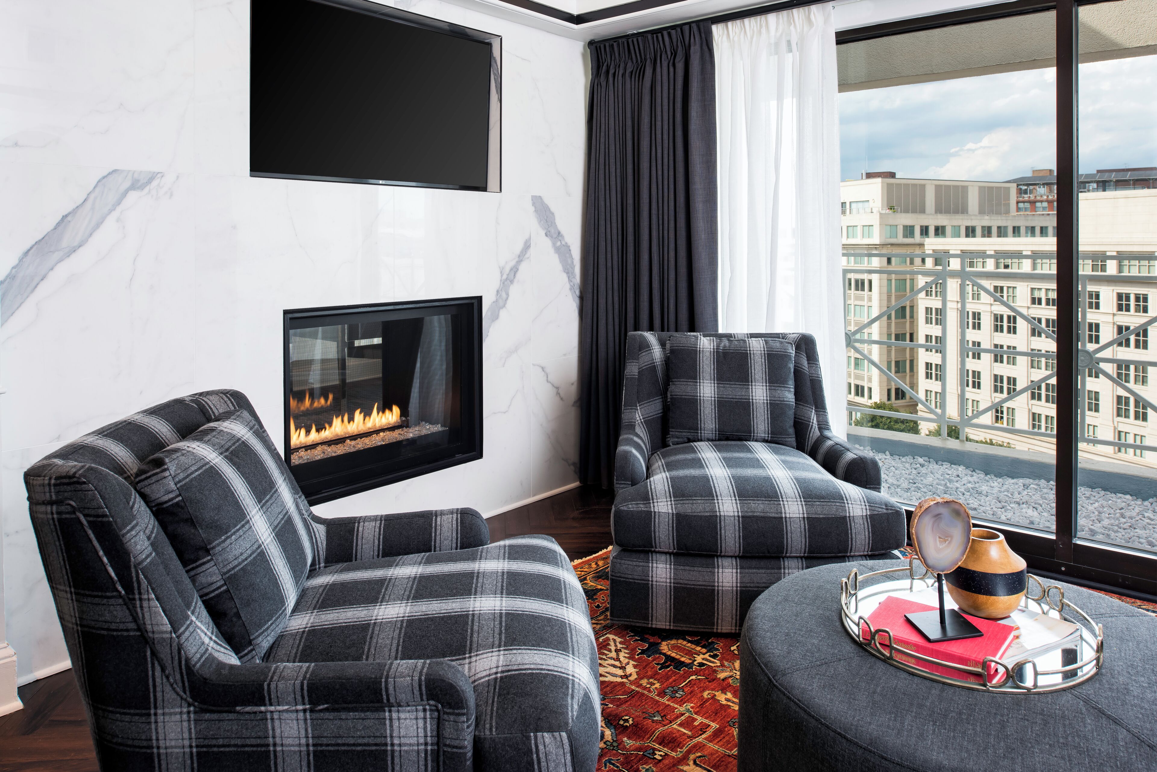 The Clare Penthouse Suite | Vardagsrum | 43-tums platt-tv med premiumkanaler och tv