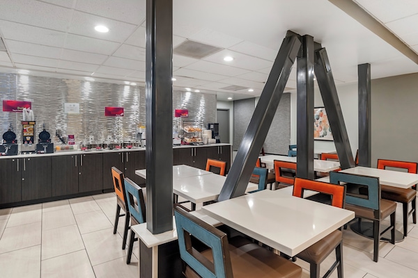 Desayuno autoservicio gratuito y diario