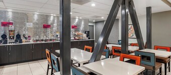Best Western Plus Commerce Hotel