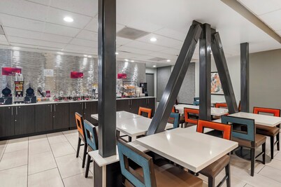 Best Western Plus Commerce Hotel