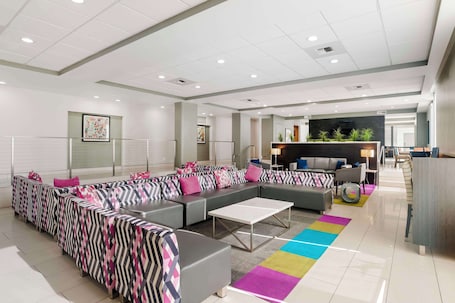 Lobby. Best Western Plus Commerce Hotel