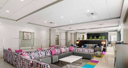 Best Western Plus Commerce Hotel