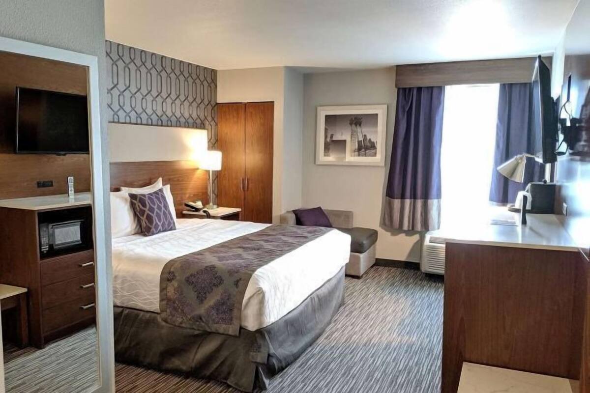 In-room safe, desk, blackout drapes, iron/ironing board