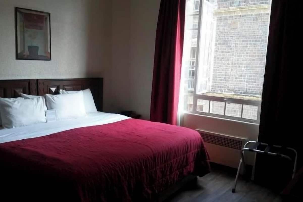 Literie de qualité supérieure, coffres-forts dans les chambres, bureau