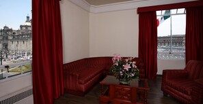 Suite, 1 King Bed, Non Smoking | Premium bedding, in-room safe, desk, laptop workspace