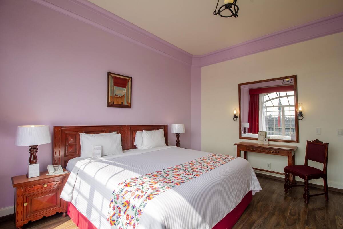 Premium bedding, in-room safe, desk, laptop workspace