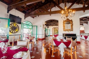 Breakfast, lunch, dinner served; Mexican cuisine - Best Western Majestic (Mexico City)