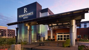 The exterior of the Renaissance Hotel with a modern design, a covered entrance area, and a pool. - Renaissance Minneapolis Bloomington Hotel (Bloomington)