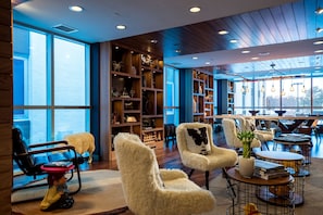 Lobby-Lounge
