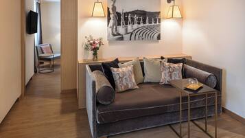 Suite | 1 slaapkamer, een minibar, een kluis op de kamer, een bureau