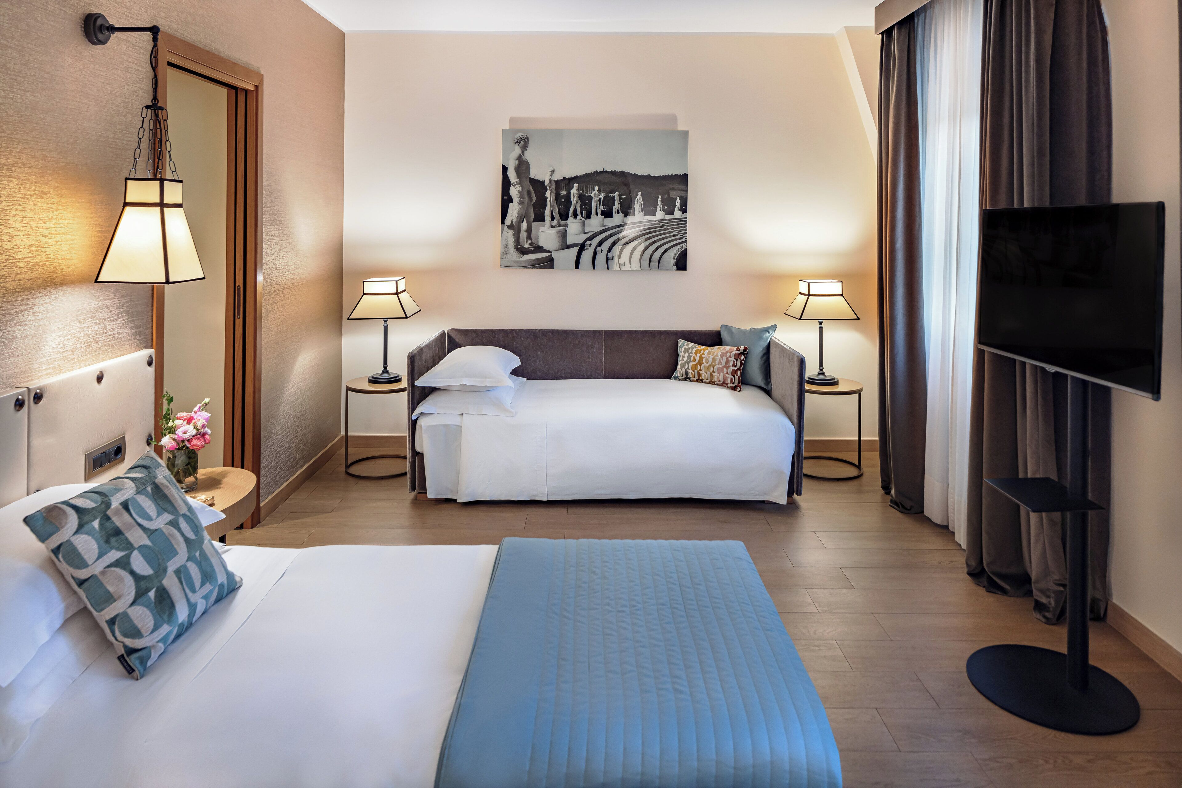 Triple Room | 1 bedroom, minibar, in-room safe, desk