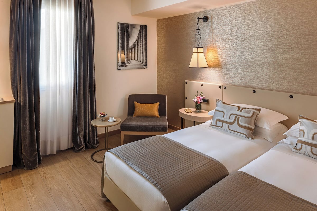Phòng Executive | 1 phòng ngủ, minibar, két bảo mật tại phòng, bàn