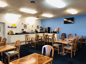 Free daily continental breakfast  - Days Inn by Wyndham Roswell (Roswell)