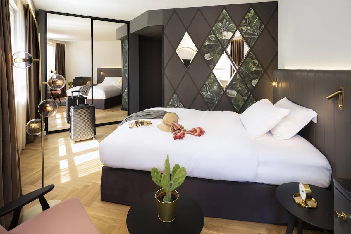 Superior eenpersoonskamer, 1 queensize bed | Luxe beddengoed, Select Comfort-bedden, een kluis op de kamer