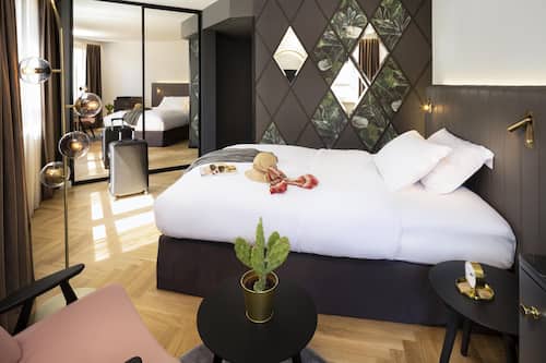 Premium bedding, Select Comfort beds, in-room safe, desk