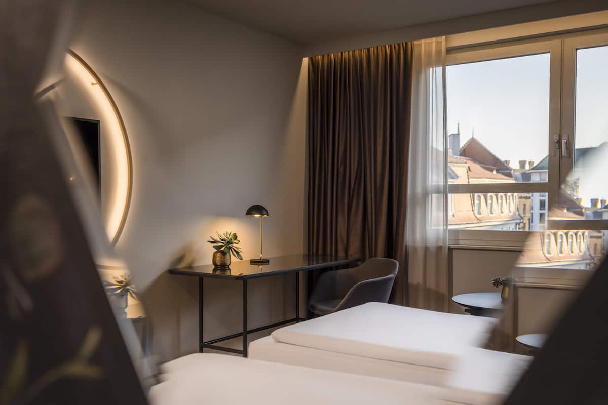 Superior Twin kamer, 2 eenpersoonsbedden | Luxe beddengoed, Select Comfort-bedden, een kluis op de kamer