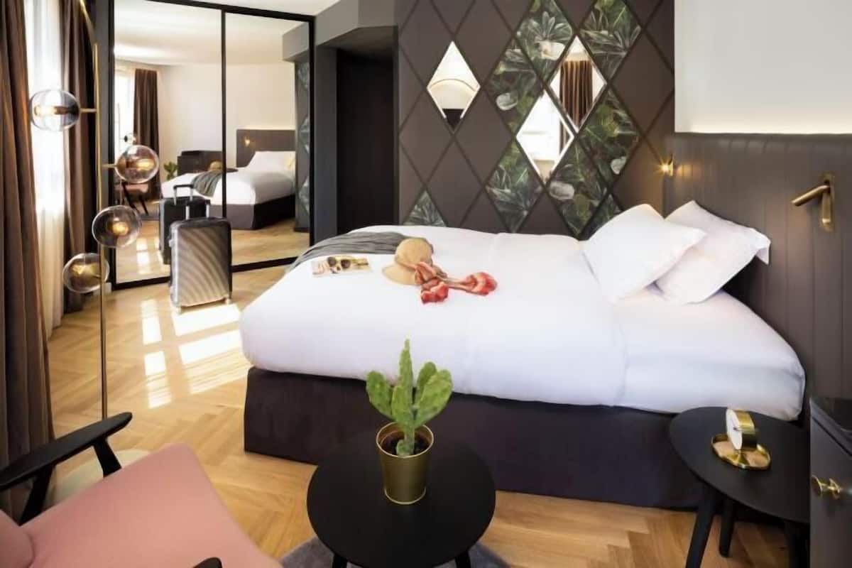 Premium bedding, Select Comfort beds, in-room safe, desk
