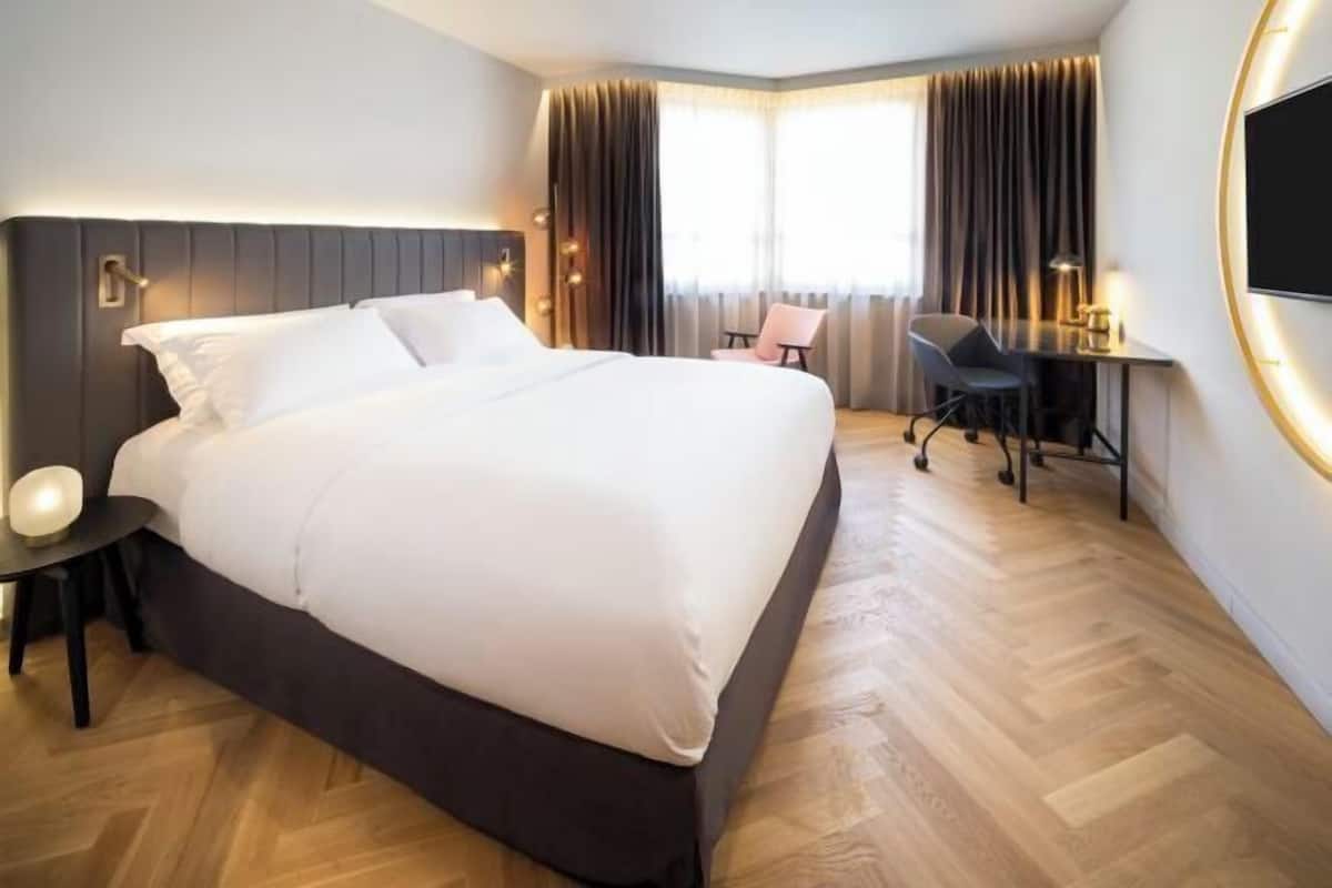 Premium bedding, Select Comfort beds, in-room safe, desk