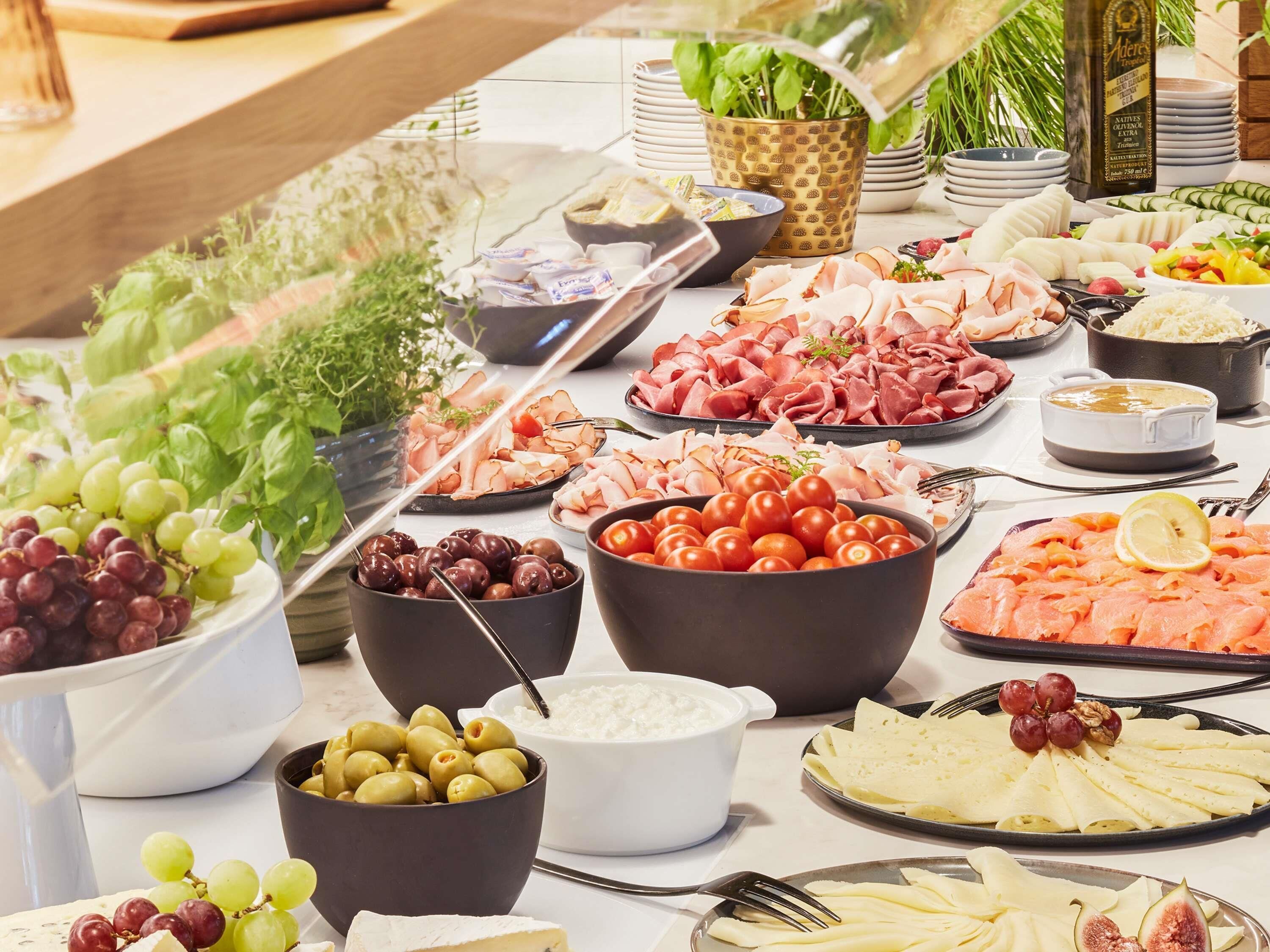 Tägliches Frühstücksbuffet gegen Gebühr