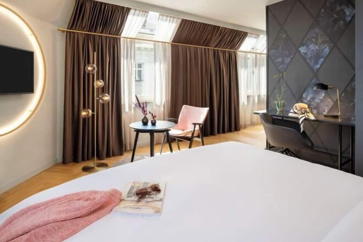 Premium bedding, Select Comfort beds, in-room safe, desk