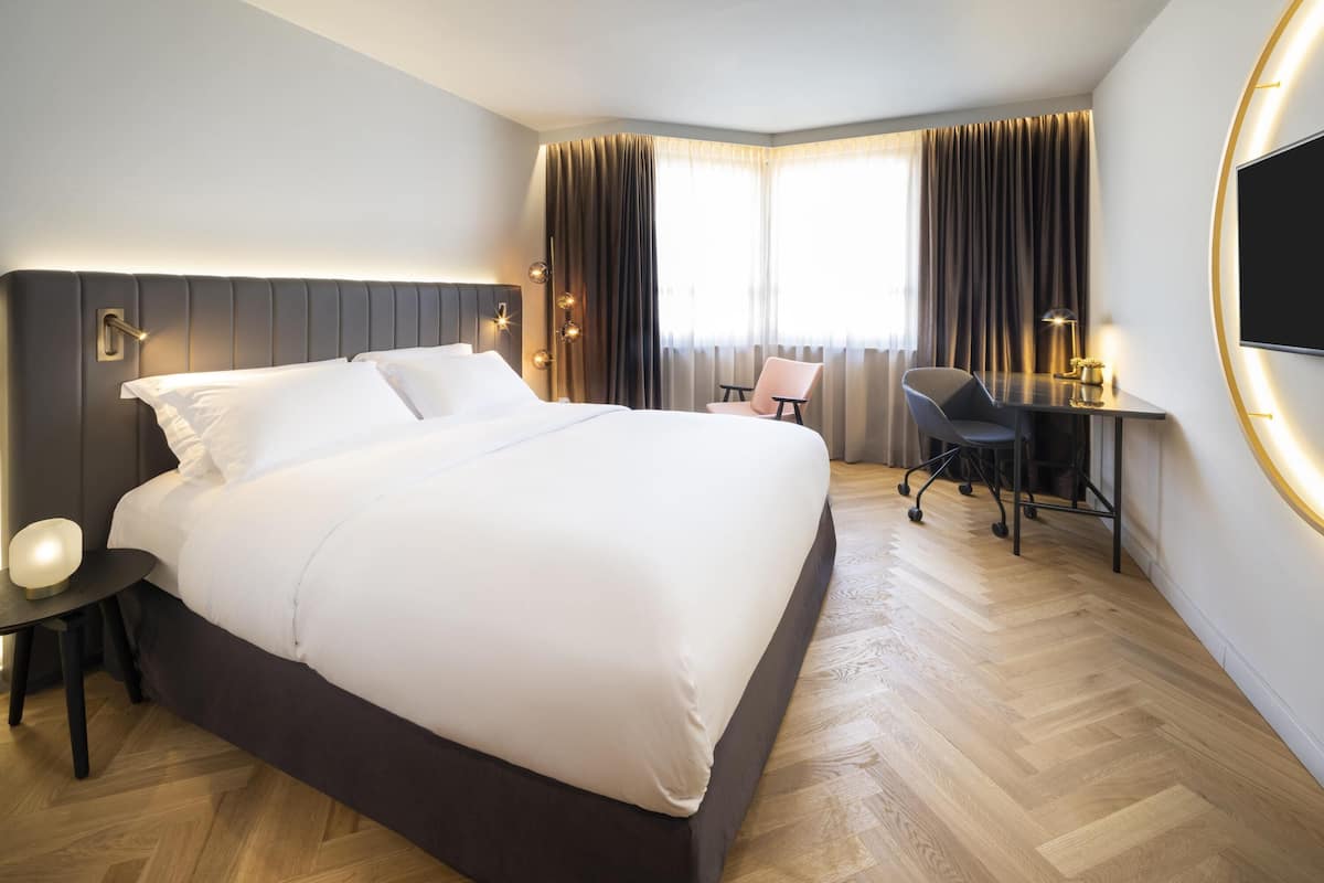 Quarto superior, 1 cama de casal | Roupas de cama premium, camas Select Comfort, cofres nos quartos