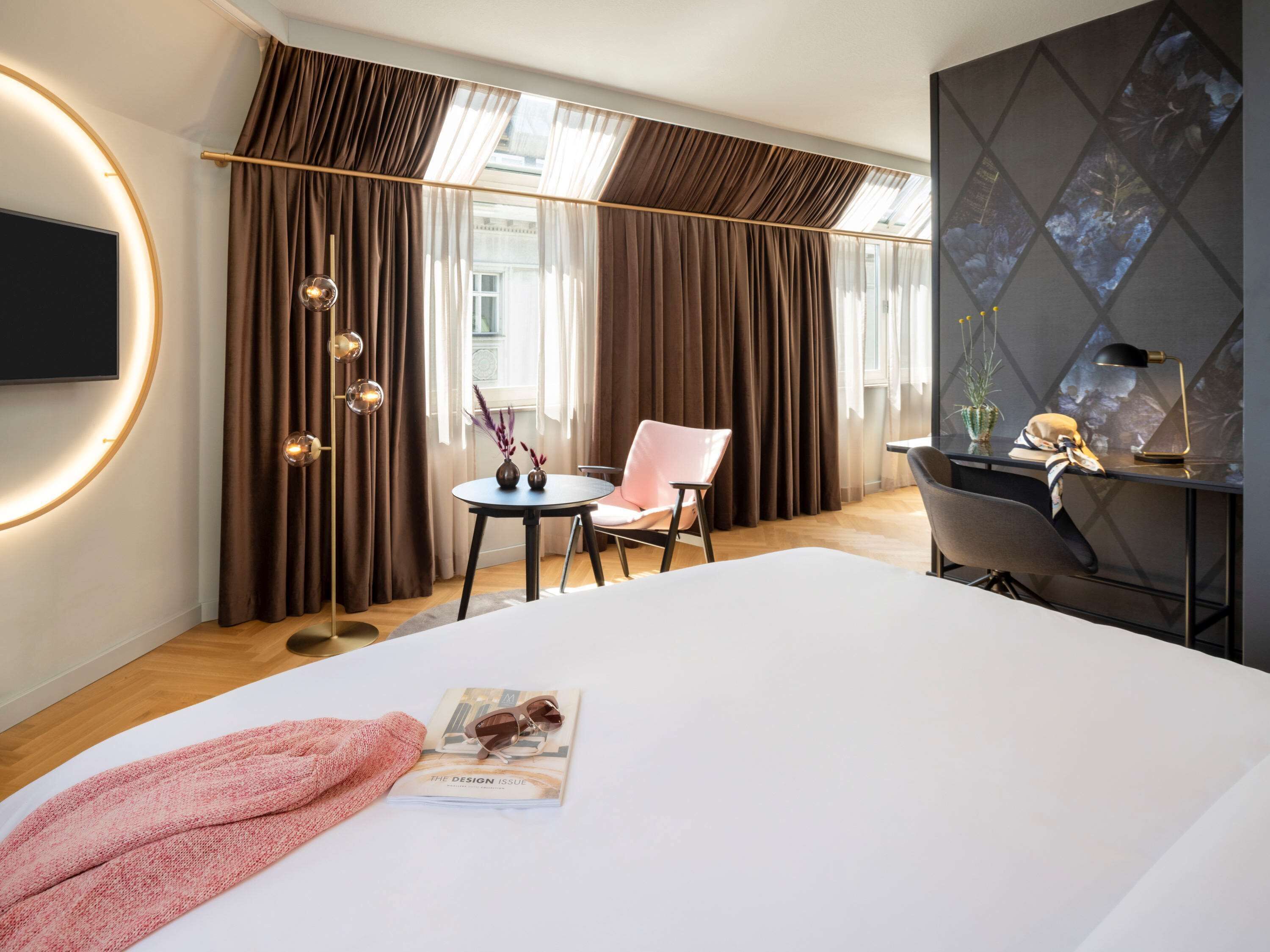 고급 침구, 셀렉트 컴포트 침대, 객실 내 금고, 책상