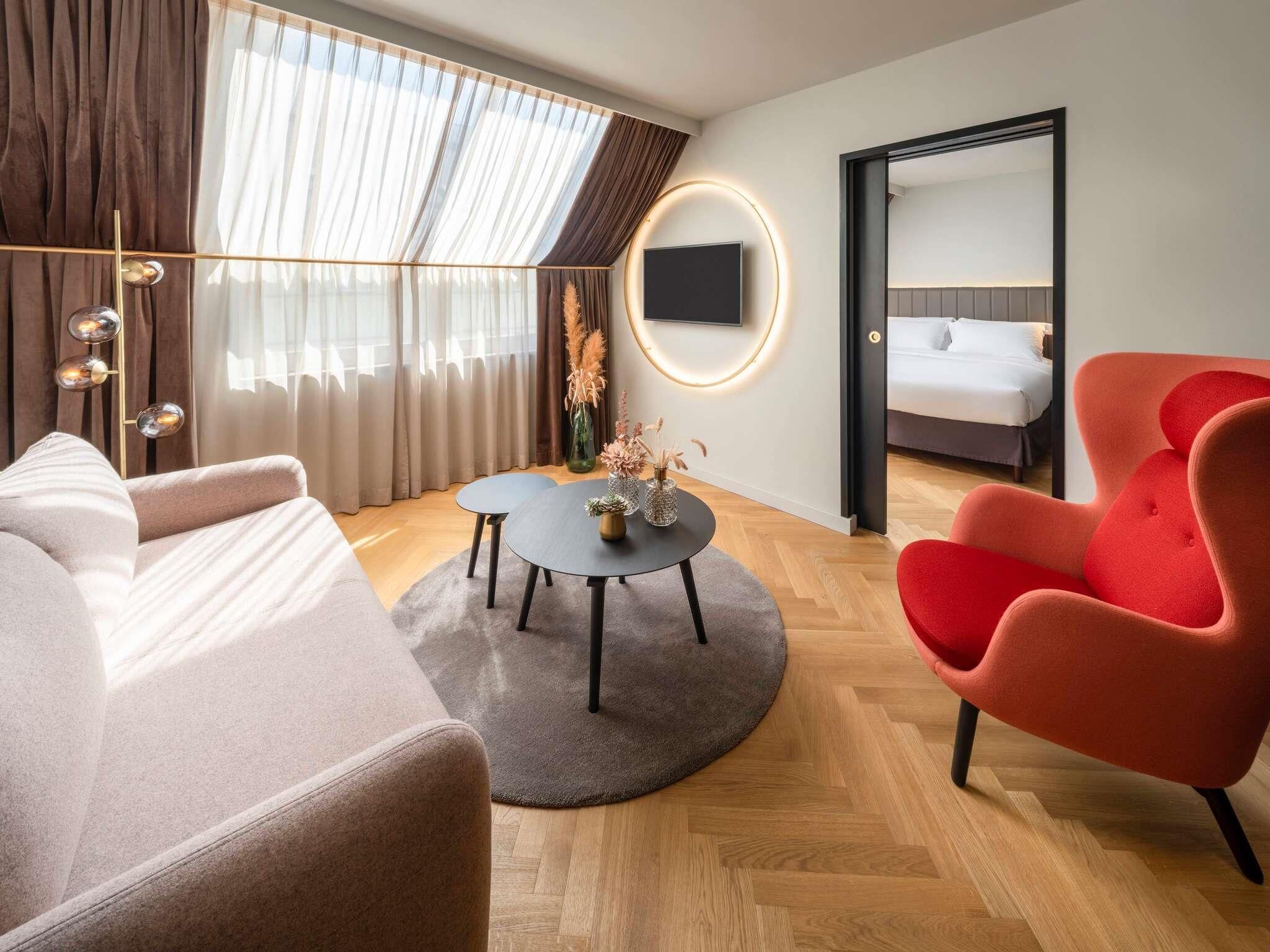 ห้องสวีท, เตียงคิงไซส์ 1 เตียง | เครื่องนอนระดับพรีเมียม, เตียง Select Comfort, ตู้นิรภัยในห้องพัก