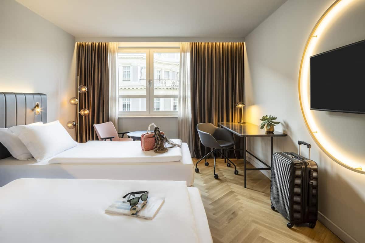 Phòng 2 giường đơn Superior, 2 giường đơn | Bộ đồ giường cao cấp, nệm Select Comfort, két bảo mật tại phòng, bàn