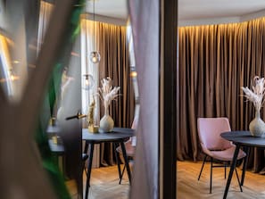 Suite, 1 King Bed (Maestro) | Premium bedding, Select Comfort beds, in-room safe, desk