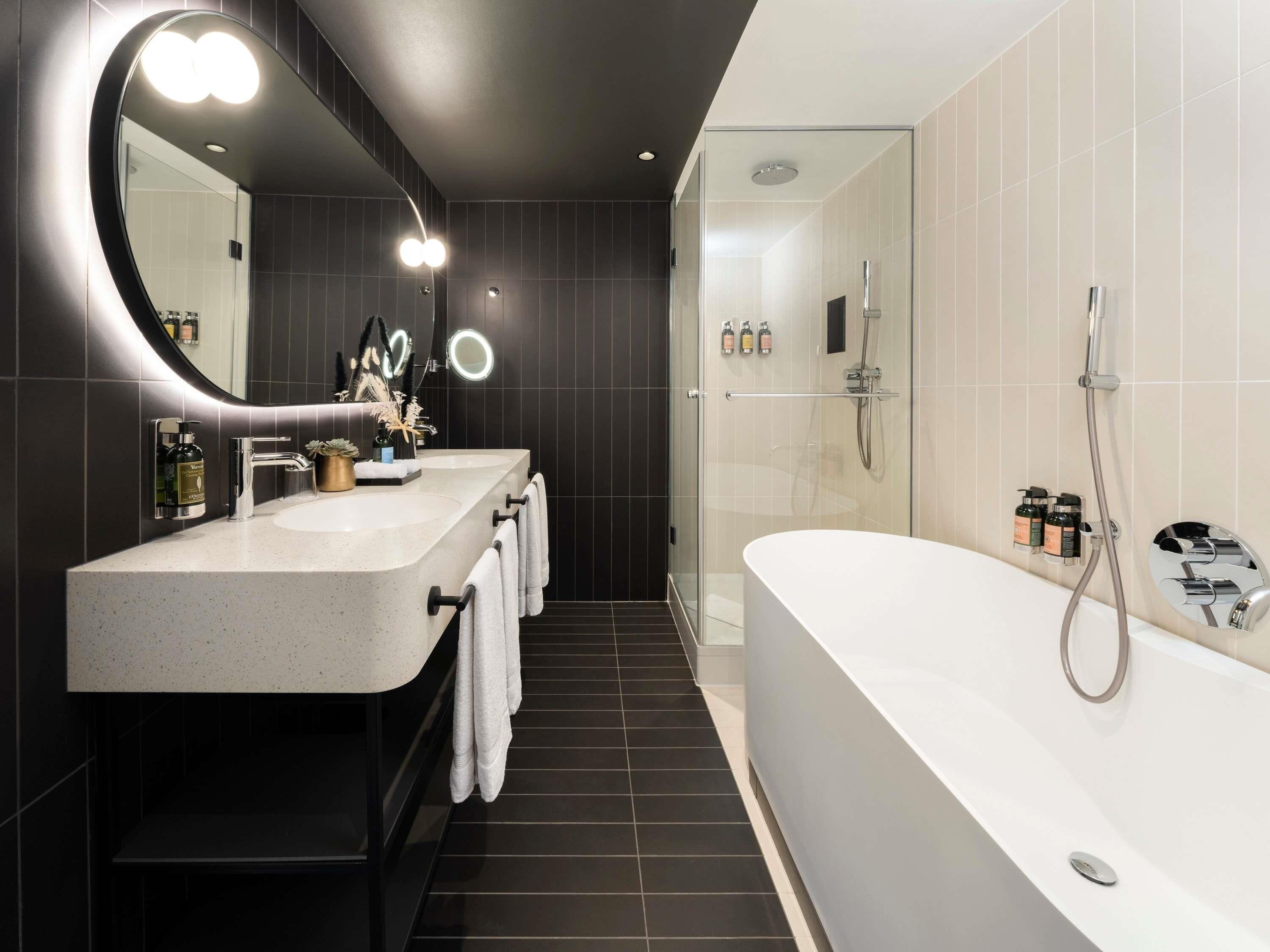 Suite, 1 King Bed | Premium bedding, Select Comfort beds, in-room safe, desk