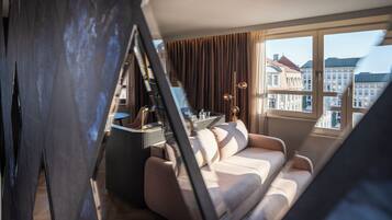 Hochwertige Bettwaren, Select-Comfort-Betten, Zimmersafe, Schreibtisch