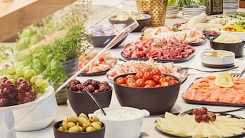 Daily buffet breakfast for a fee