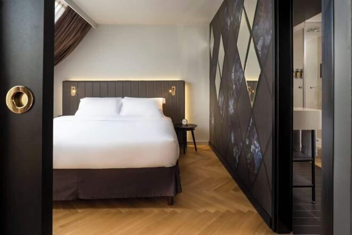 Premium bedding, Select Comfort beds, in-room safe, desk
