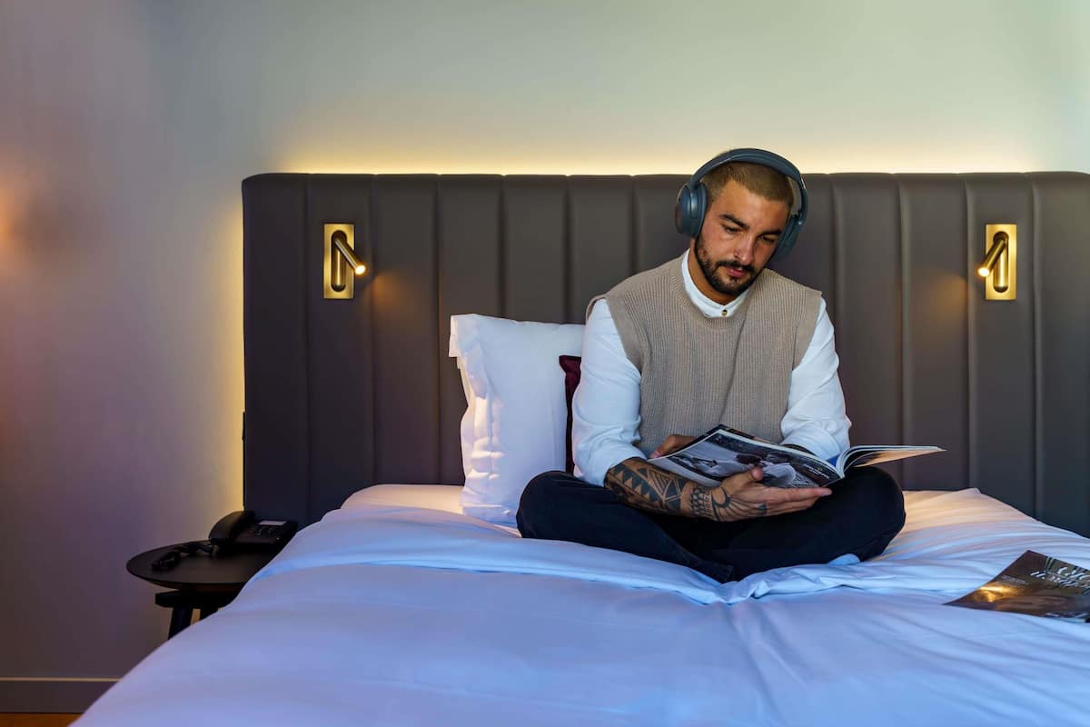 Phòng đơn Superior, 1 giường cỡ queen | Bộ đồ giường cao cấp, nệm Select Comfort, két bảo mật tại phòng, bàn