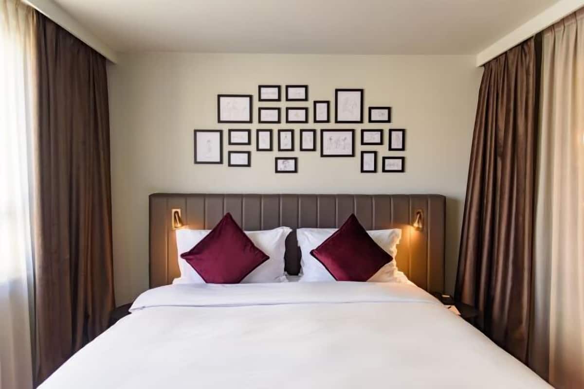 Premium bedding, Select Comfort beds, in-room safe, desk