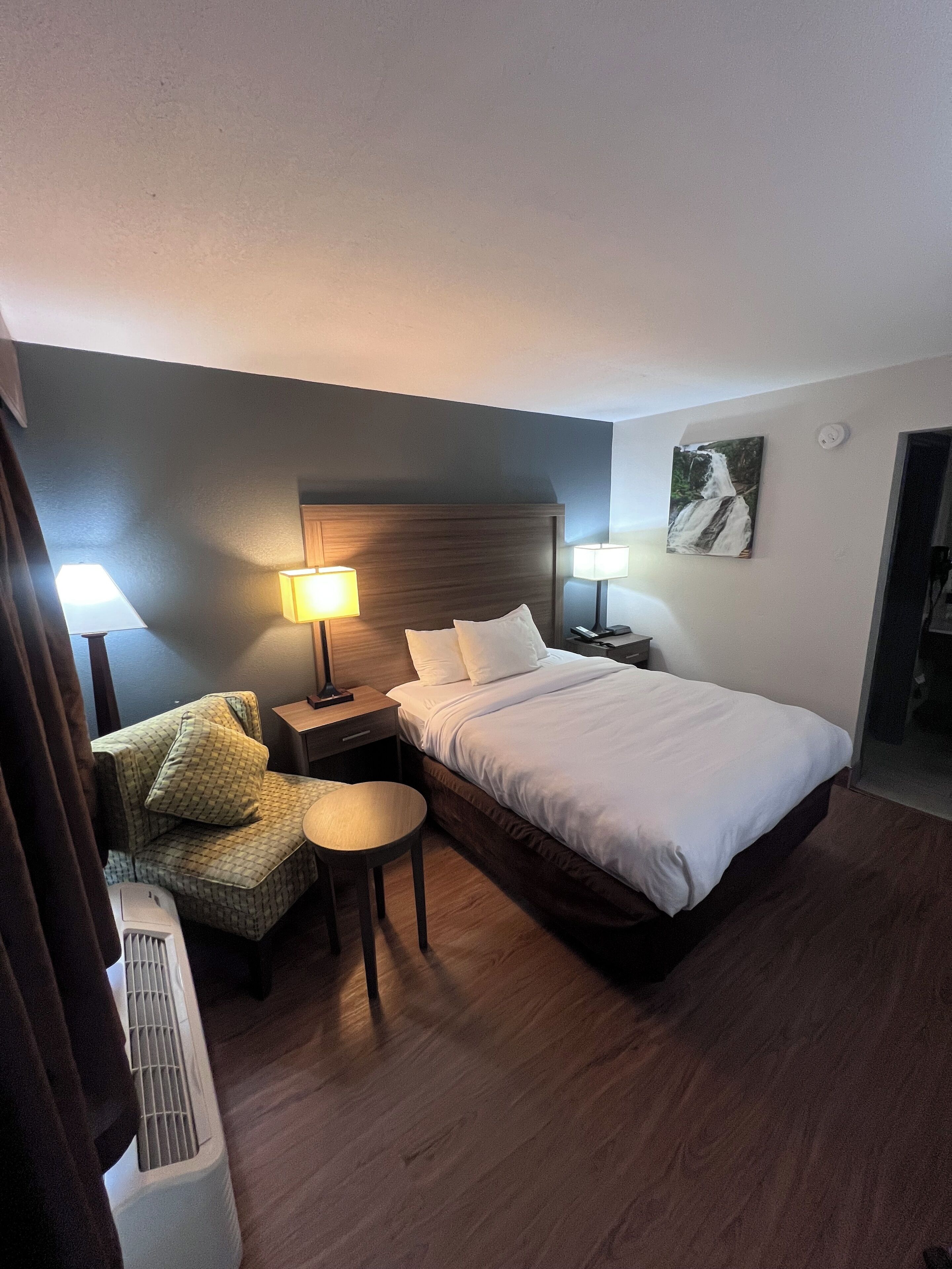 Standardzimmer, 1 Queen-Bett, Nichtraucher | Individuell dekoriert, individuell eingerichtet, Schreibtisch