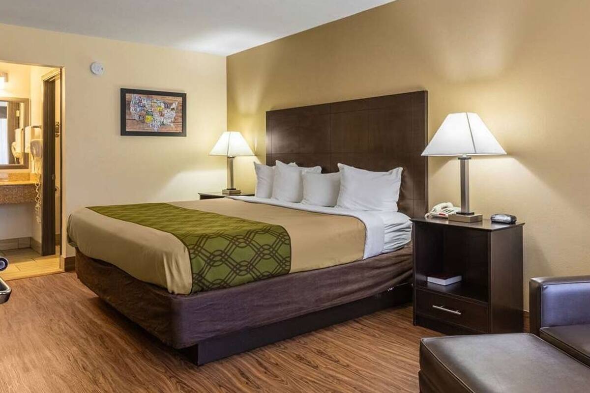 Individually decorated, individually furnished, desk, free WiFi