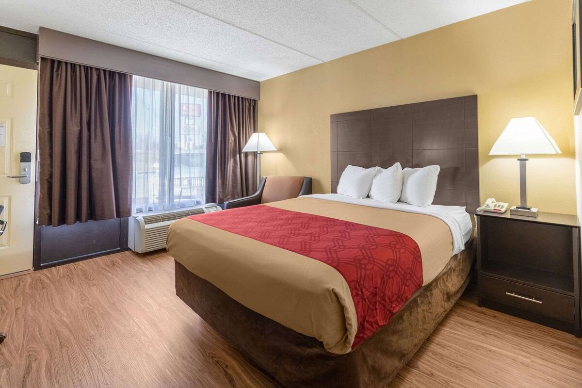 Individually decorated, individually furnished, desk, free WiFi