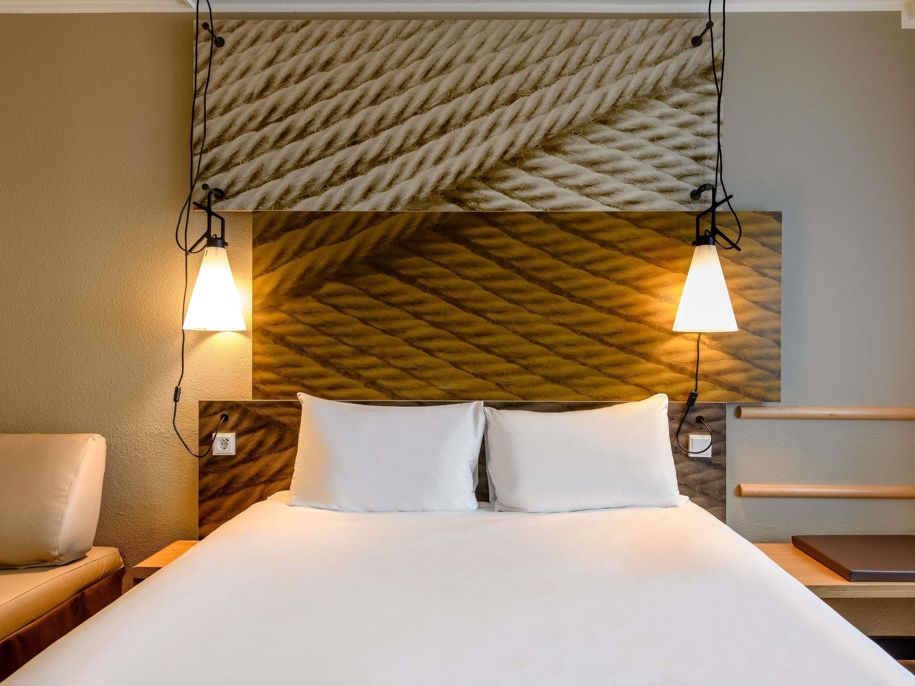 Standard Room, 1 Double Bed | Desk, blackout curtains, soundproofing, iron/ironing board