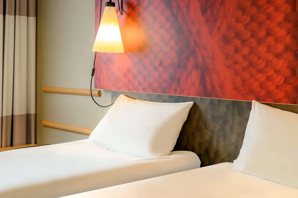 Standard Room, 2 Single Beds | 1 bedroom, desk, blackout curtains, soundproofing