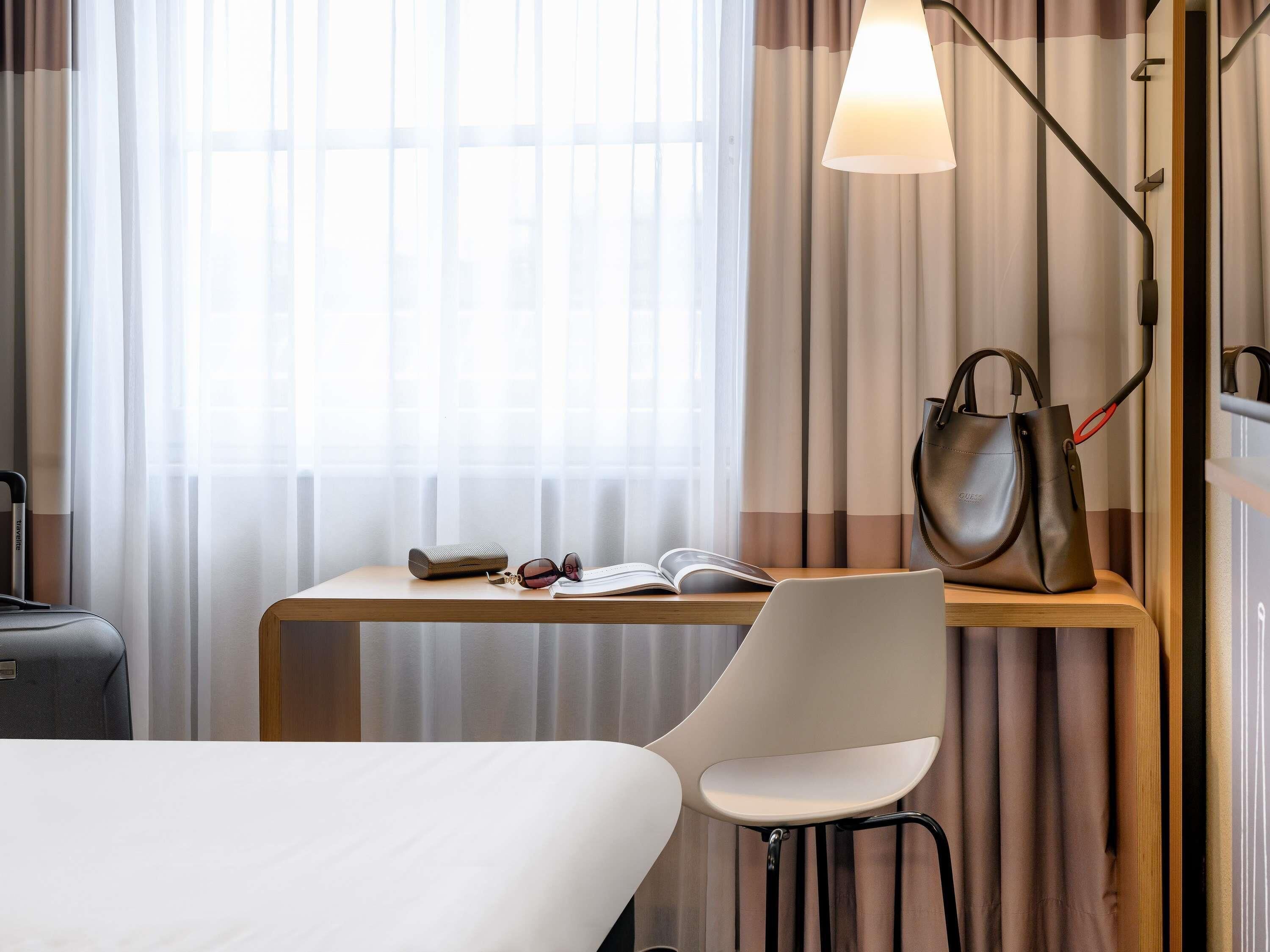 Standard Room, 1 Double Bed | Desk, blackout drapes, soundproofing, iron/ironing board